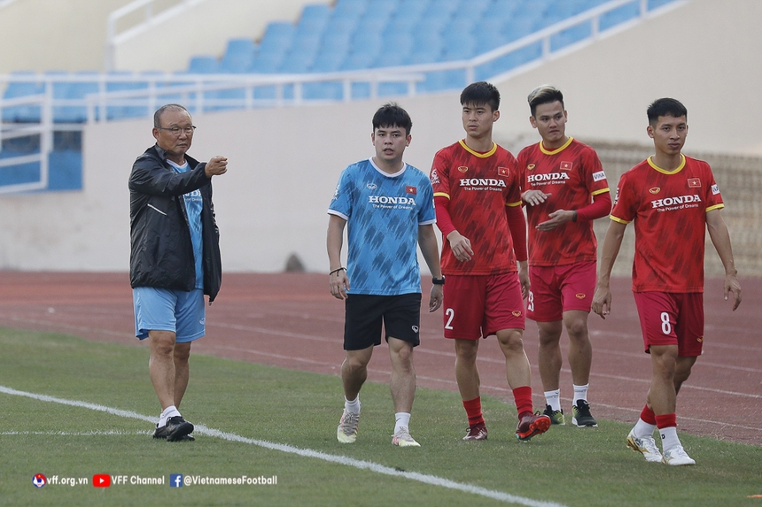 Bóng đá Việt Nam tối ngày 28/11: Tuyển Việt Nam tập làm quen SVĐ Mỹ Đình - Ảnh 1.