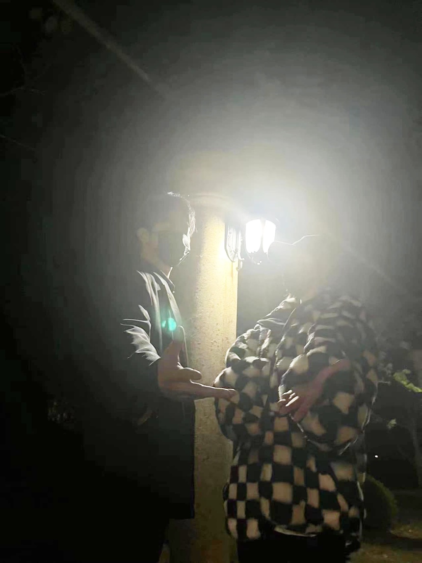 Mặc ồn ào bị chê diễn tệ, Dương Mịch - Hứa Khải tung ảnh đi chơi thân thiết  - Ảnh 8.