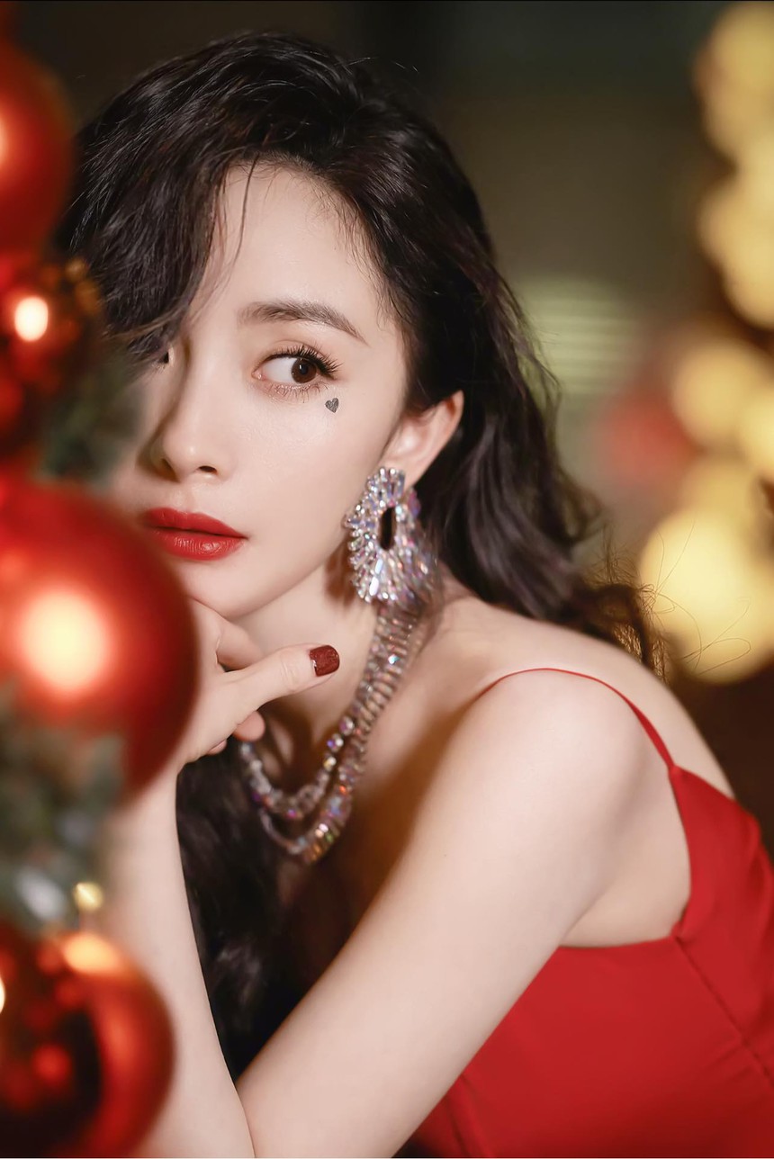 Mặc ồn ào bị chê diễn tệ, Dương Mịch - Hứa Khải tung ảnh đi chơi thân thiết  - Ảnh 9.