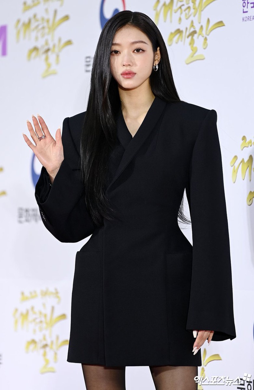 Truyền thông Hàn chọn ra 5 "bộ cánh" thảm họa của sao nữ: Ảnh hậu Thang Duy siêu dìm dáng - Ảnh 5.