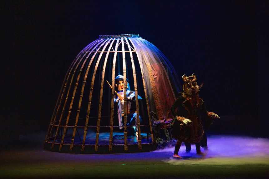 Nhìn lại Liên hoan quốc tế Sân khấu thử nghiệm 2022: Cuộc kiếm tìm vẫn chưa kết thúc - Ảnh 1.