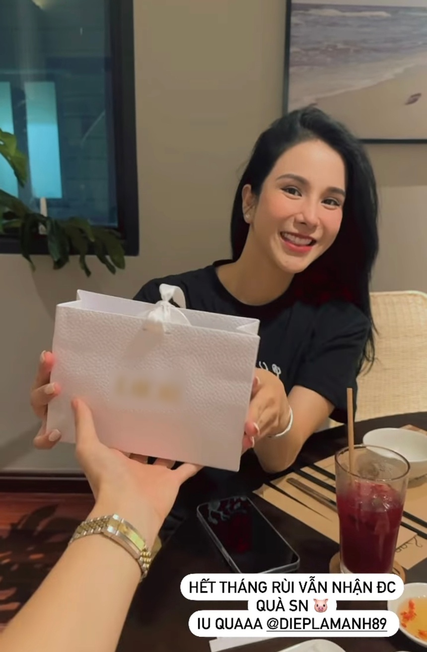 Diệp Lâm Anh lộ diện hậu ồn ào với chồng cũ, bạn thân có chia sẻ gây chú ý - Ảnh 1. Diệp Lâm Anh lộ diện hậu ồn ào với chồng cũ, bạn thân có chia sẻ gây chú ý - Ảnh 1.