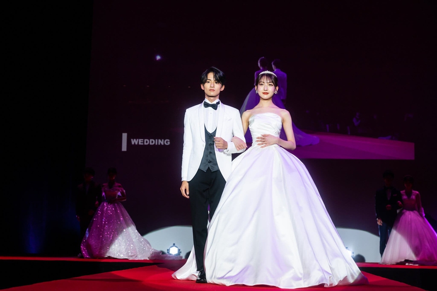 Nhúc nhối tìm ‘bình hoa di động’ đội lốt thi hoa khôi ở Nhật: Công ty người mẫu 'sướng' vì tiện, thí sinh 'khóc ròng' vì ăn kiêng - Ảnh 9.