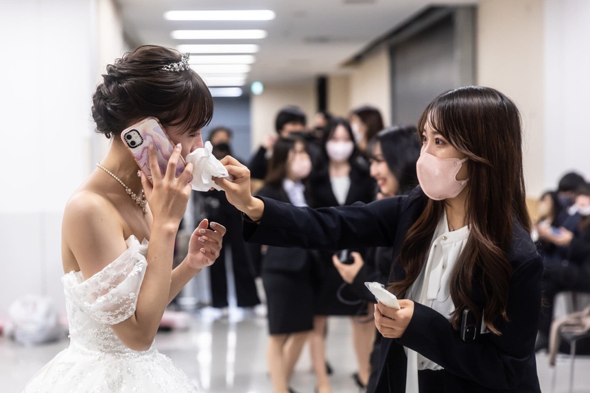 Nhúc nhối tìm ‘bình hoa di động’ đội lốt thi hoa khôi ở Nhật: Công ty người mẫu 'sướng' vì tiện, thí sinh 'khóc ròng' vì ăn kiêng - Ảnh 11.