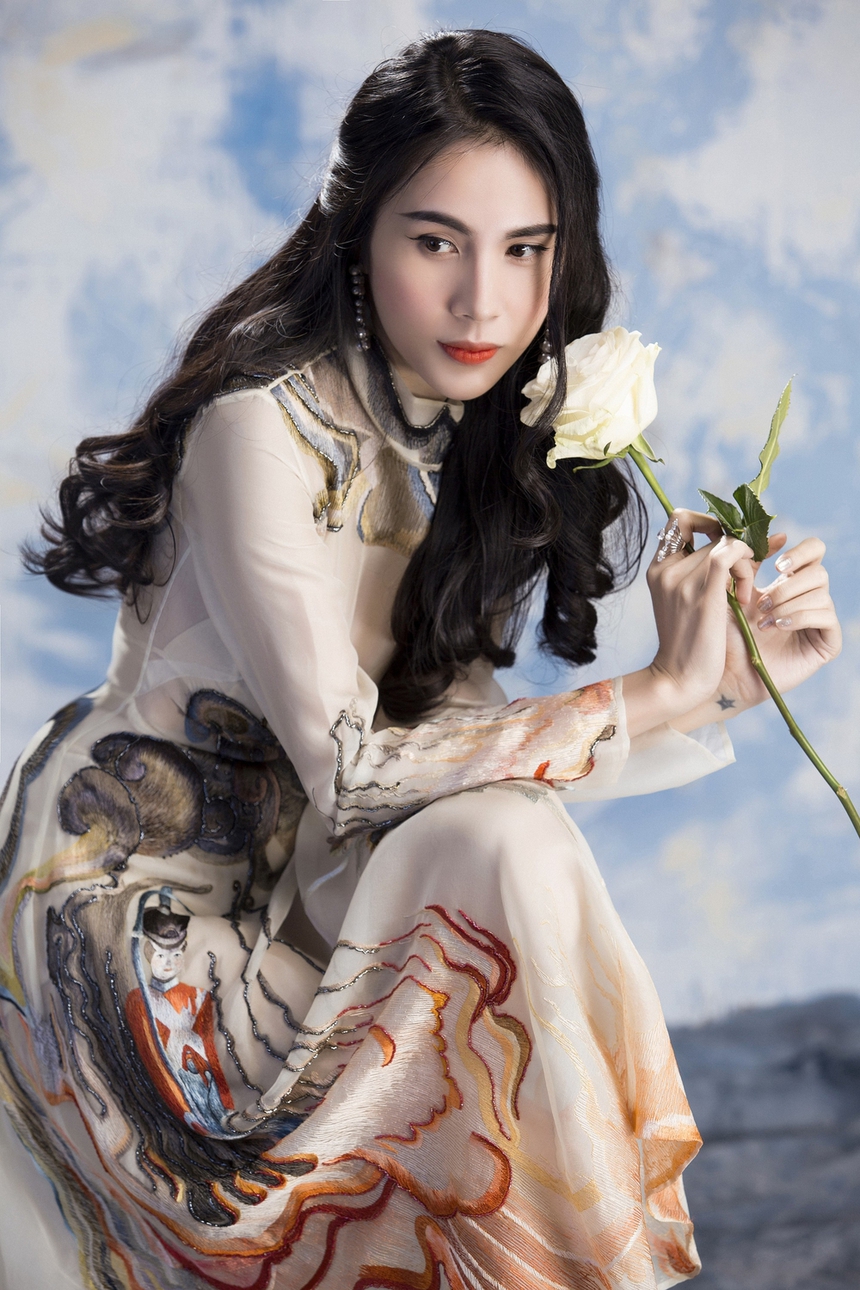 Nhan sắc bất phân thắng bại của các nàng WAGs Việt đình đám - Ảnh 5.