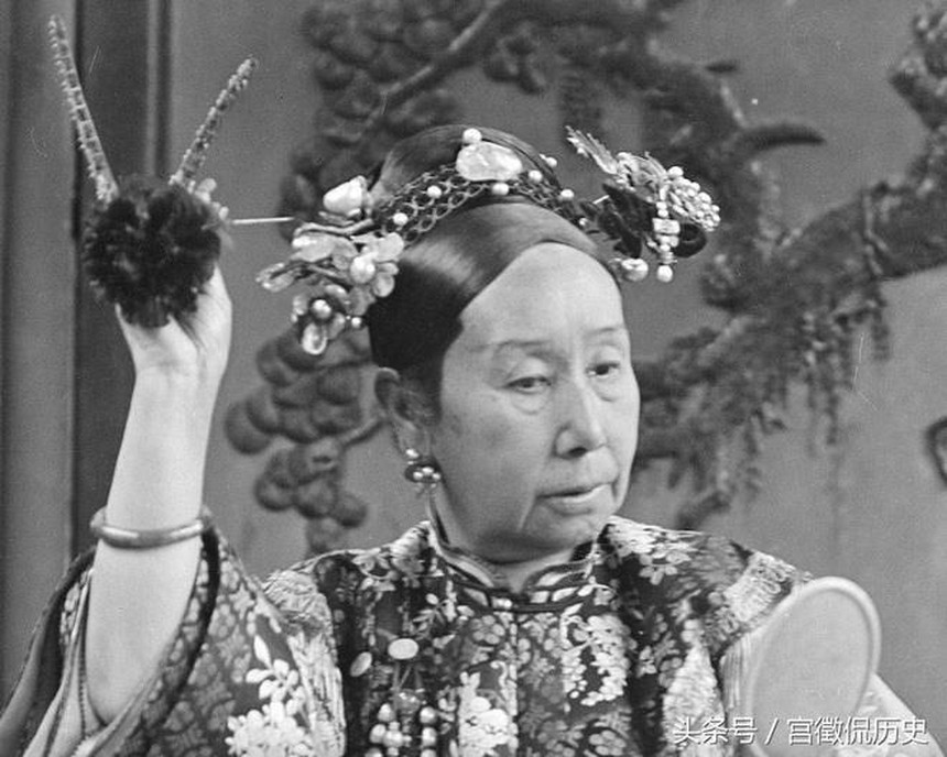 Từ Hy thái Hậu qua đời chôn cất theo hàng ngàn vật báu nhưng chỉ có chiếc túi gấm được bà nắm chặt trong tay, 76 năm sau khai quật mộ mới phát hiện được thứ đựng bên trong - Ảnh 3.