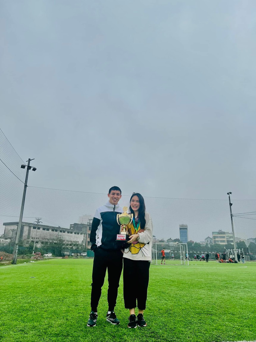 Phu nhân của các cầu thủ CLB Hà Nội: Toàn hoa hậu và ái nữ, nhan sắc xinh đẹp khó ai sánh bằng - Ảnh 8.