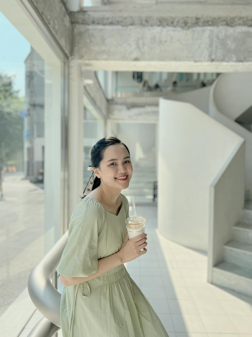 Dàn WAGs của các cầu thủ CLB Hà Nội: Toàn hoa hậu và ái nữ, nhan sắc xinh đẹp khó ai sánh bằng - Ảnh 6.