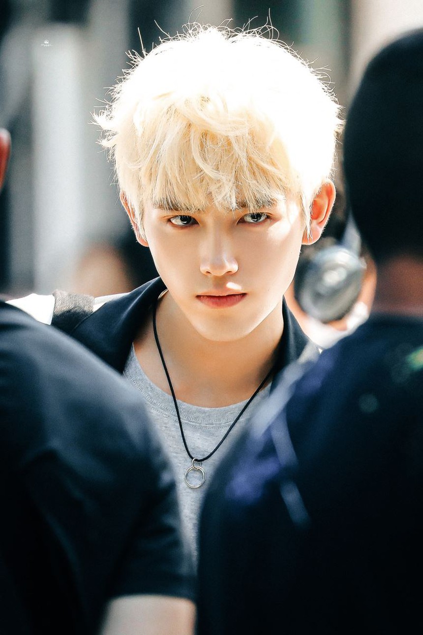 Trần Phi Vũ lên truyền hình cùng bố mẹ, hành động nhỏ chứng minh "thái tử Cbiz" quá hiếu thảo - Ảnh 2. Trần Phi Vũ lên truyền hình cùng bố mẹ, hành động nhỏ chứng minh "thái tử Cbiz" quá hiếu thảo - Ảnh 2.