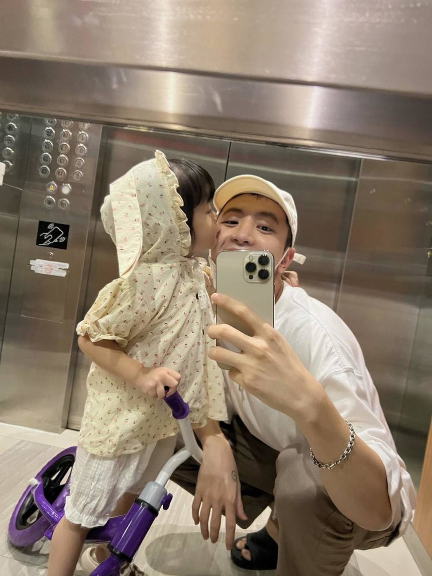 Cặp đôi Vbiz rạn nứt rồi tái hợp cùng chăm con: Giờ viên mãn và úp mở về đám cưới!  - Ảnh 4.