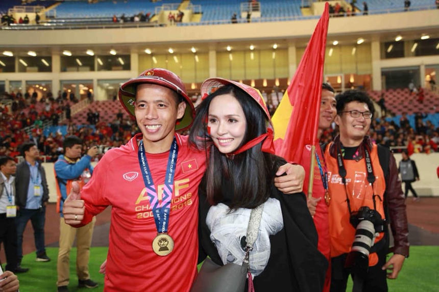 Phu nhân của các cầu thủ CLB Hà Nội: Toàn hoa hậu và ái nữ, nhan sắc xinh đẹp khó ai sánh bằng - Ảnh 3.