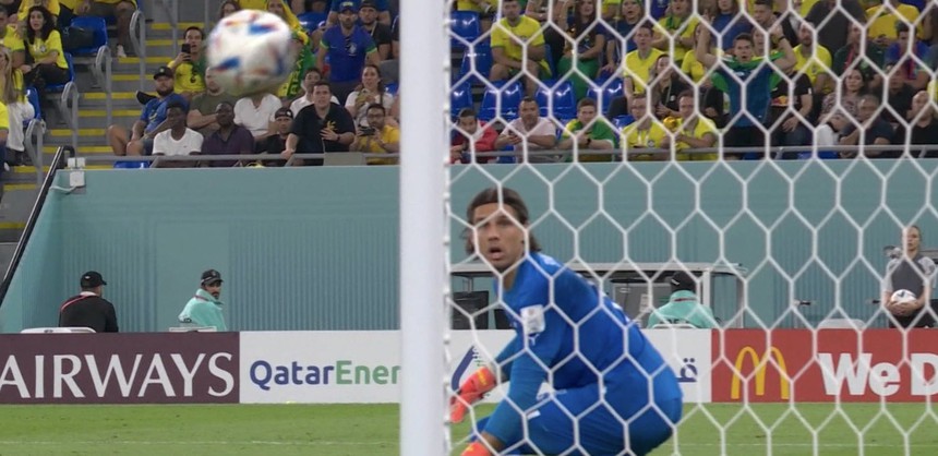 Yann Sommer hay đến mấy cũng phải bó tay với tình huống này