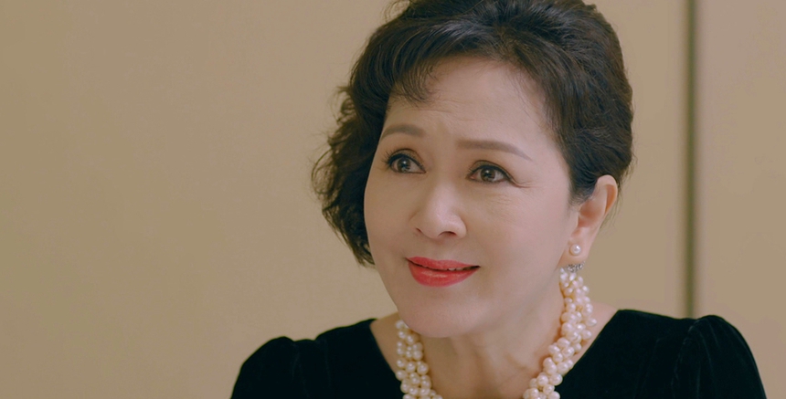 'Hành trình công lý' tập 22: Mẹ Cường (Doãn Quốc Đam) mang cả cọc tiền đến mua chuộc Phương - Ảnh 2.