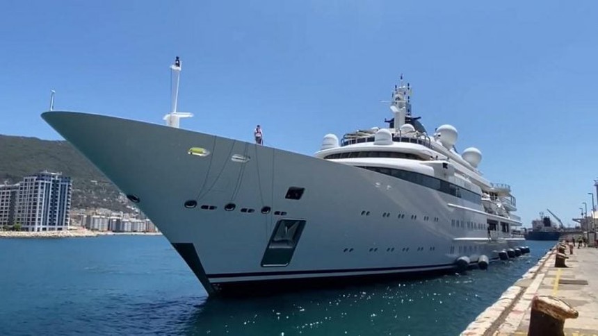 Cận cảnh du thuyền giá nửa tỷ USD, dài hơn cả sân bóng đá của Vương thất Qatar: Biểu tượng tột đỉnh của sự giàu sang ngự trị đại dương - Ảnh 5.