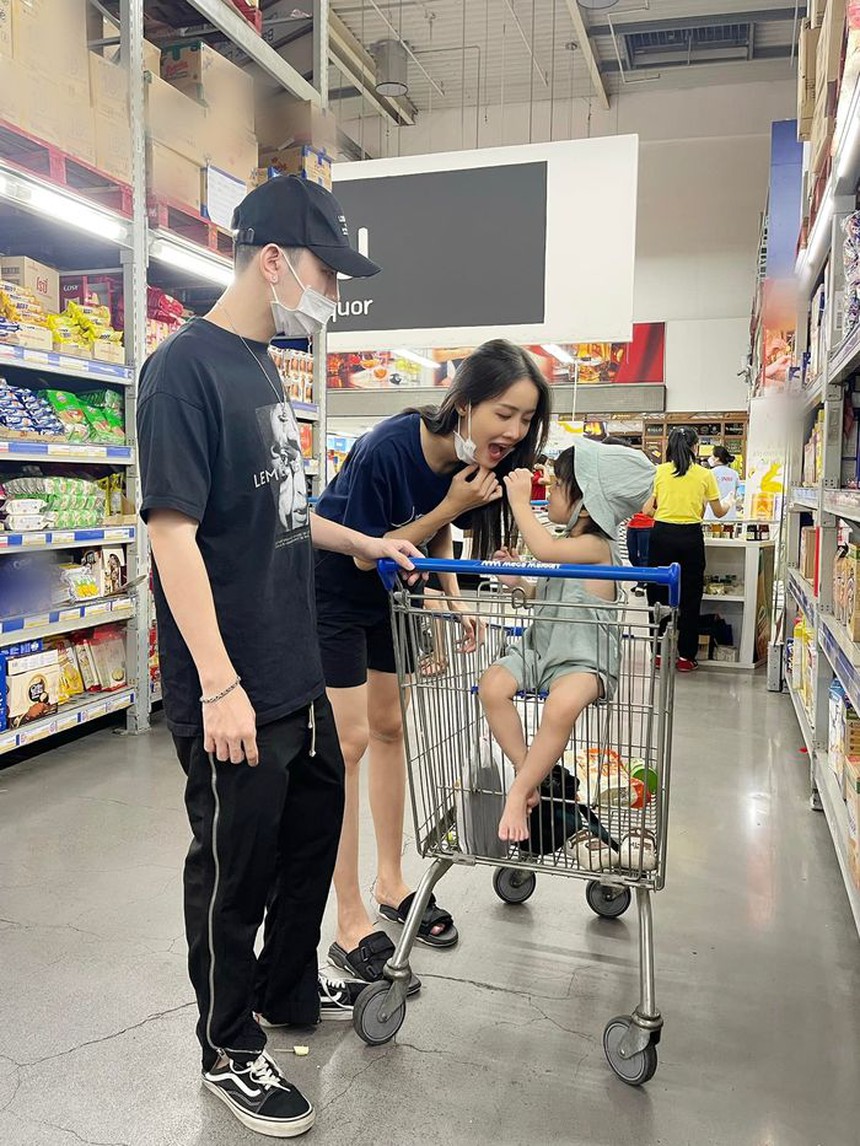 Cặp đôi Vbiz rạn nứt rồi tái hợp cùng chăm con: Giờ viên mãn và úp mở về đám cưới!  - Ảnh 8.