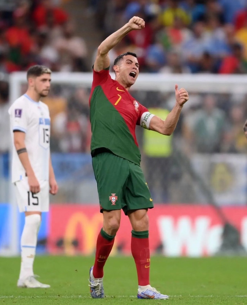 Tình huống ghi bàn gây tranh cãi của Ronaldo và Bruno Fernandes - Ảnh 6.