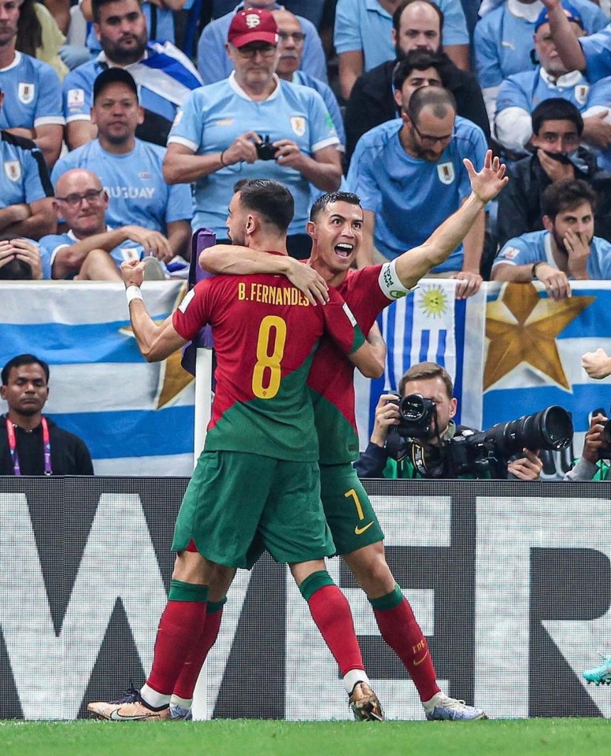 Tình huống ghi bàn gây tranh cãi của Ronaldo và Bruno Fernandes - Ảnh 8.