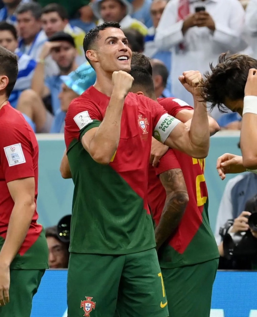 Tình huống ghi bàn gây tranh cãi của Ronaldo và Bruno Fernandes - Ảnh 5.