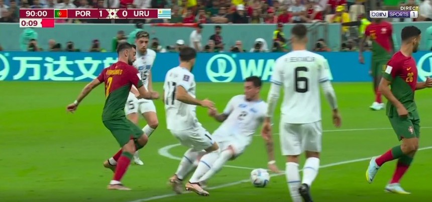 VAR đã sai khi cho ĐT Bồ Đào Nha hưởng 11m - Ảnh 2. VAR đã sai khi cho ĐT Bồ Đào Nha hưởng 11m - Ảnh 2.