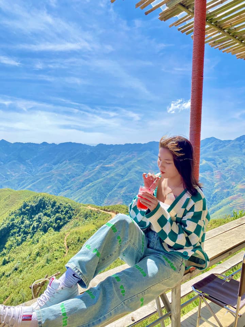 Hot girl CLB nữ Hà Nội khoe vai trần sau giải VĐQG nữ - Ảnh 1. Hot girl CLB nữ Hà Nội khoe vai trần sau giải VĐQG nữ - Ảnh 1.