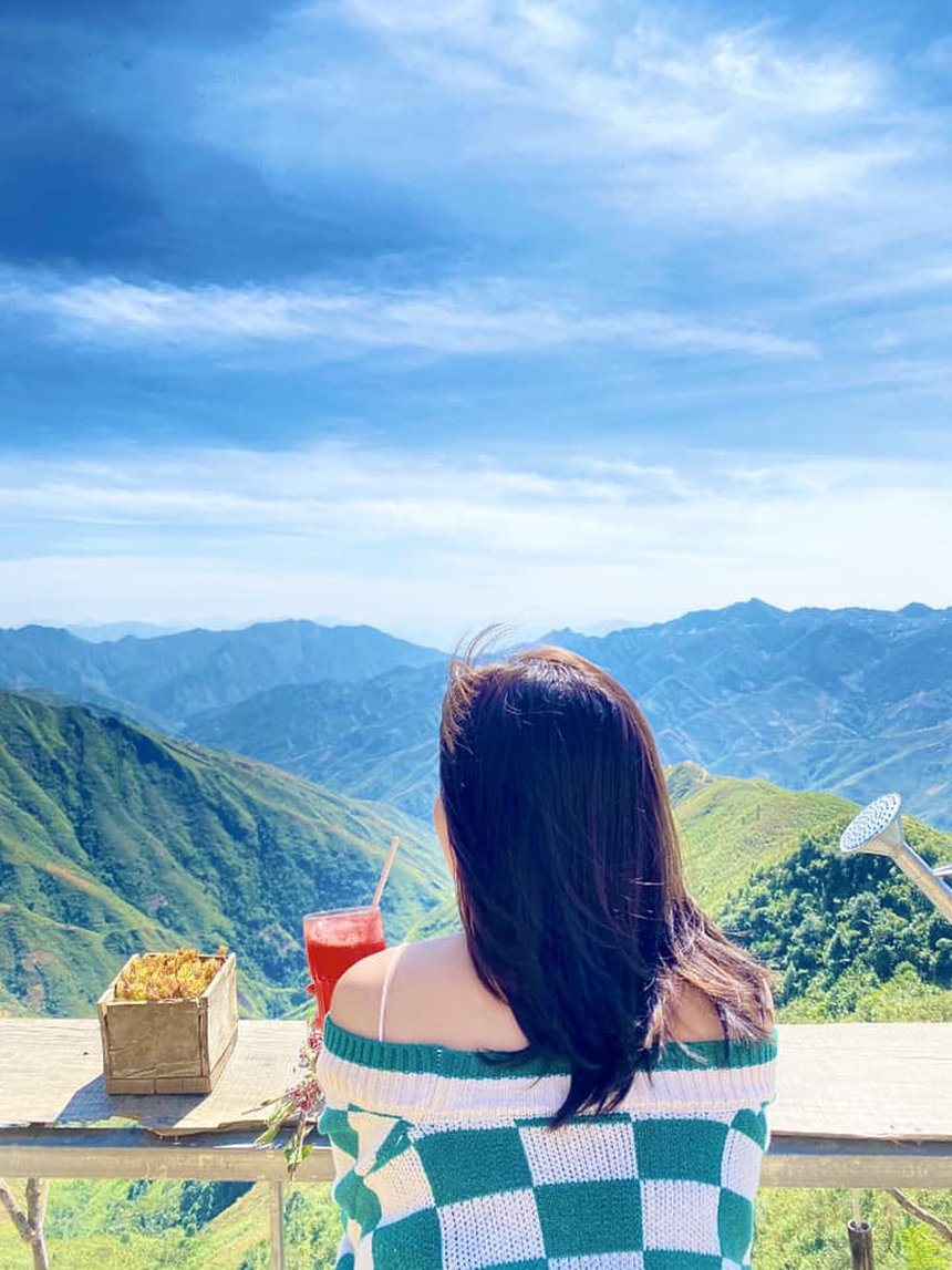 Hot girl CLB nữ Hà Nội khoe vai trần sau giải VĐQG nữ - Ảnh 2. Hot girl CLB nữ Hà Nội khoe vai trần sau giải VĐQG nữ - Ảnh 2.