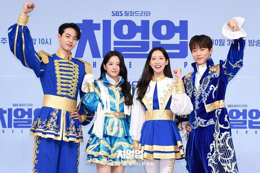 Hàng loạt phim Hàn và chương trình giải trí đang “ế ẩm” vì World Cup - Ảnh 2.