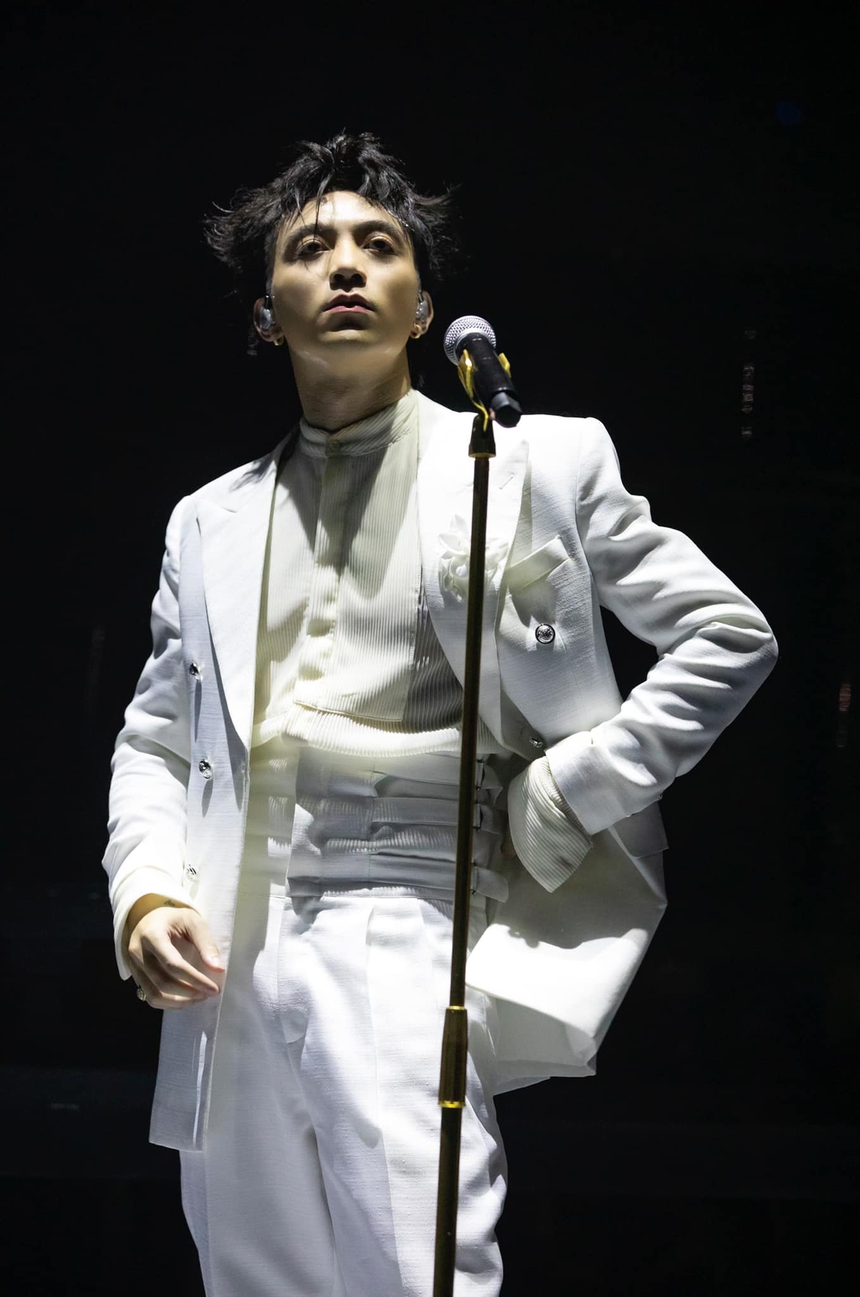 SOOBIN: Từ hoàng tử ballad đến playboy si tình và sân khấu đỉnh cao thuyết phục trái tim khán giả - Ảnh 6. SOOBIN: Từ hoàng tử ballad đến playboy si tình và sân khấu đỉnh cao thuyết phục trái tim khán giả - Ảnh 6.