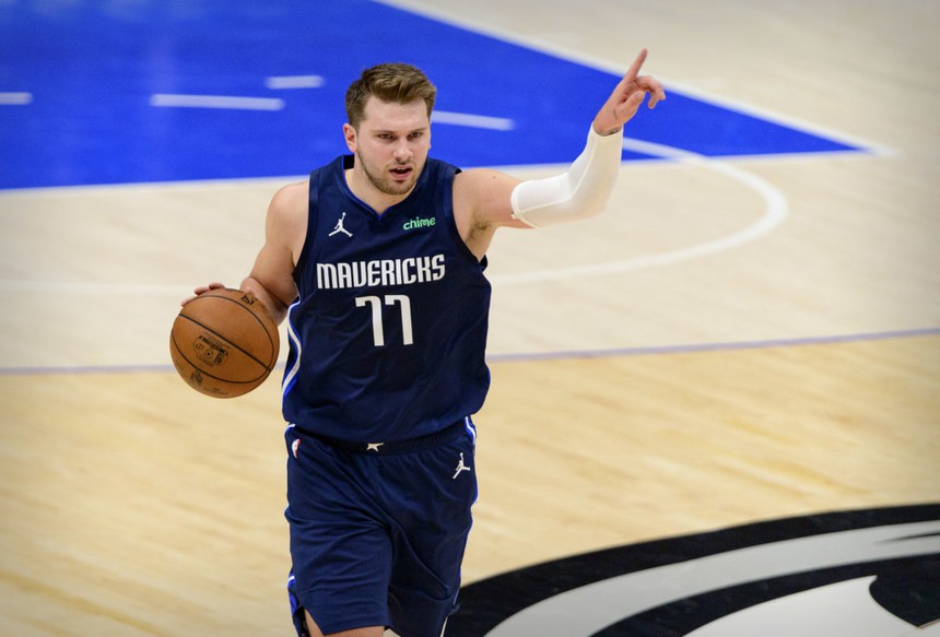 Luka Doncic cân bằng thành tích 20 năm của huyền thoại Mavericks - Ảnh 4.