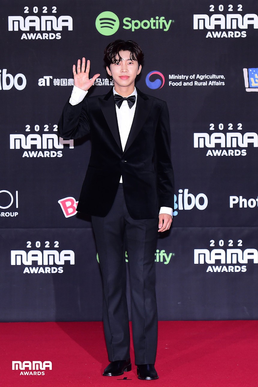 BTS và dàn sao khủng trên thảm đỏ ngày 2 của MAMA 2022 - Ảnh 3. BTS và dàn sao khủng trên thảm đỏ ngày 2 của MAMA 2022 - Ảnh 3.