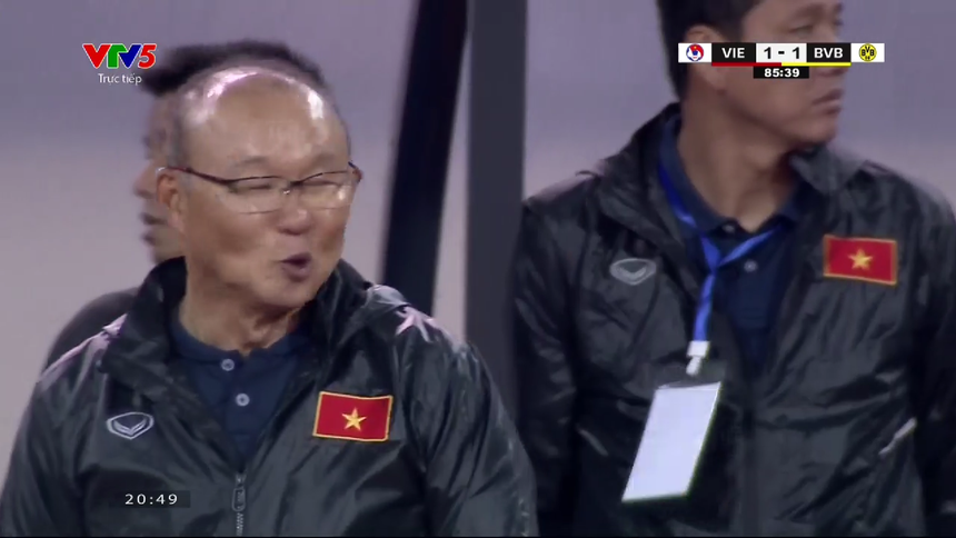 Việt Nam vs Dortmund: Xà ngang khung thành sân Mỹ Đình gặp sự cố, CĐM ngán ngẩm - Ảnh 5. Việt Nam vs Dortmund: Xà ngang khung thành sân Mỹ Đình gặp sự cố, CĐM ngán ngẩm - Ảnh 5.