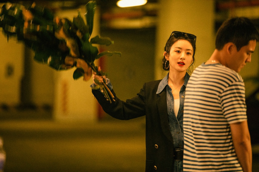 Triệu Lệ Dĩnh bất hòa với bố đẻ khi nhận đóng "Gió thổi bán hạ" - Ảnh 2. Triệu Lệ Dĩnh bất hòa với bố đẻ khi nhận đóng "Gió thổi bán hạ" - Ảnh 2.