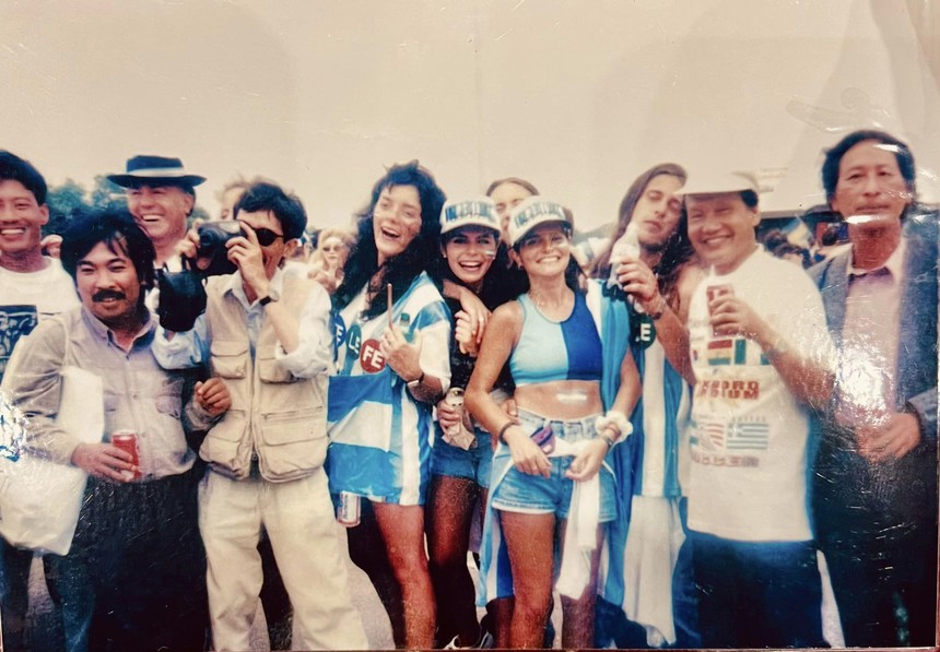 Nhà thơ Nguyễn Quang Thiều: "Tôi thích xem những đội bóng yếu thế…" - Ảnh 2.