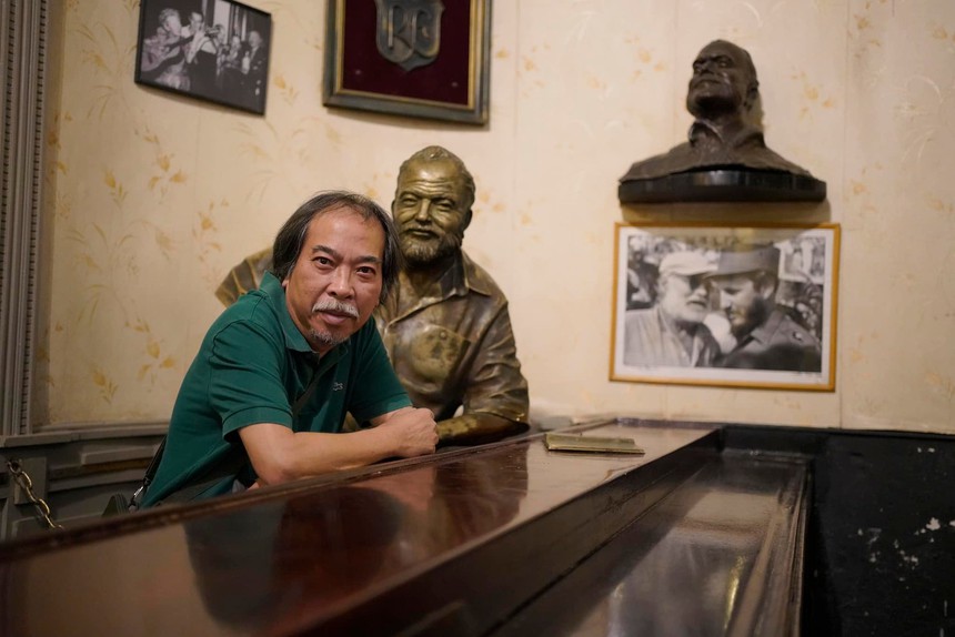 Nhà thơ Nguyễn Quang Thiều: "Tôi thích xem những đội bóng yếu thế…" - Ảnh 1.