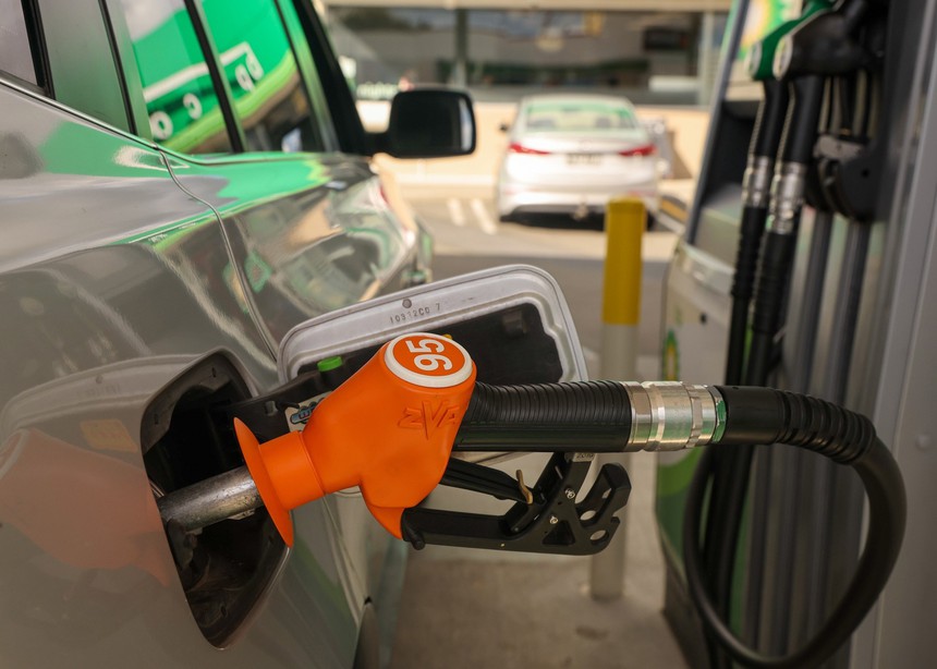 Phiên 29/11, giá dầu thế giới biến động trái chiều - Ảnh 1.