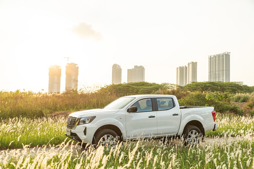 Bán tải Nissan Navara bổ sung phiên bản 1 cầu tại Việt Nam - Ảnh 1. Bán tải Nissan Navara bổ sung phiên bản 1 cầu tại Việt Nam - Ảnh 1.