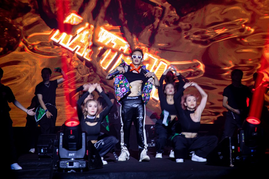 Kay Trần nói về Sơn Tùng: "Tôi có mời bạn ấy đến showcase nhưng hình như bạn ấy bận quá nên chỉ seen chứ chưa trả lời" - Ảnh 6.