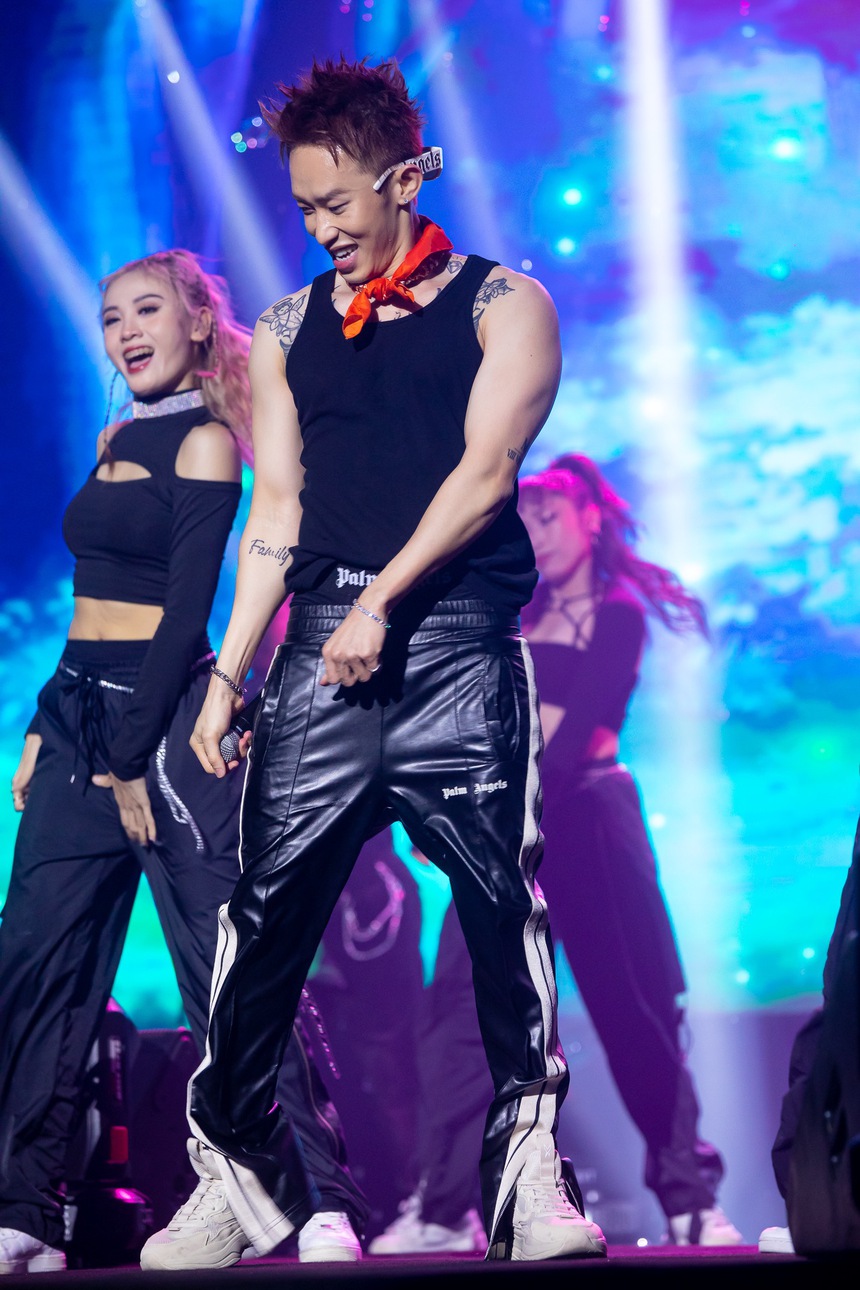 Kay Trần nói về Sơn Tùng: "Tôi có mời bạn ấy đến showcase nhưng hình như bạn ấy bận quá nên chỉ seen chứ chưa trả lời" - Ảnh 5.