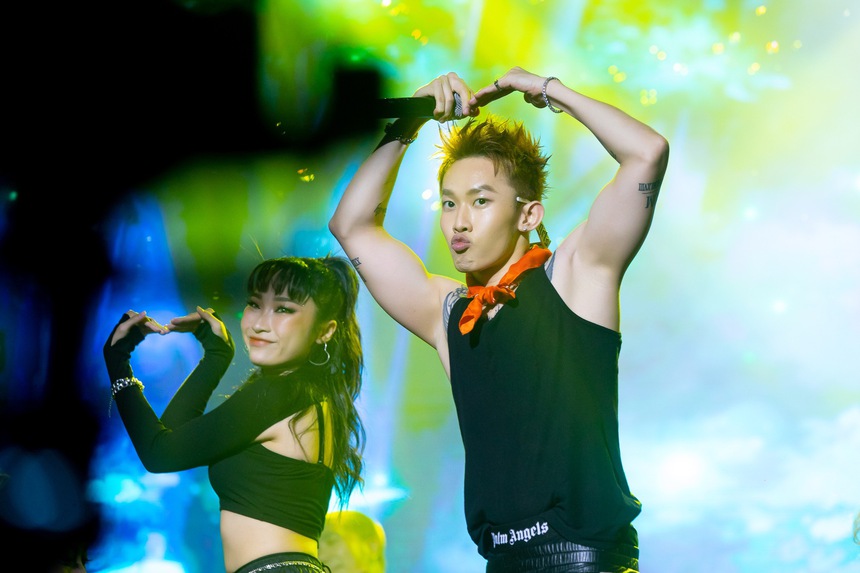 Kay Trần nói về Sơn Tùng: "Tôi có mời bạn ấy đến showcase nhưng hình như bạn ấy bận quá nên chỉ seen chứ chưa trả lời" - Ảnh 4.