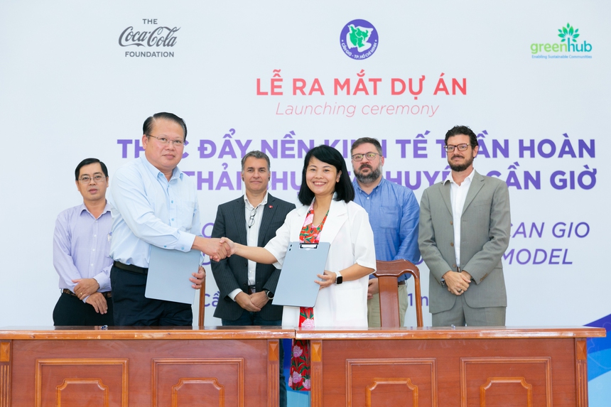 Quỹ Coca-Cola toàn cầu giúp xử lý rác thải nhựa tại Cần Giờ - Ảnh 1. Quỹ Coca-Cola toàn cầu giúp xử lý rác thải nhựa tại Cần Giờ - Ảnh 1.