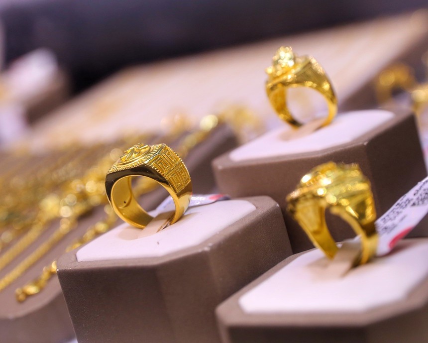 Giá vàng sáng 30/11 giao dịch trên mốc 67 triệu đồng/lượng - Ảnh 1.