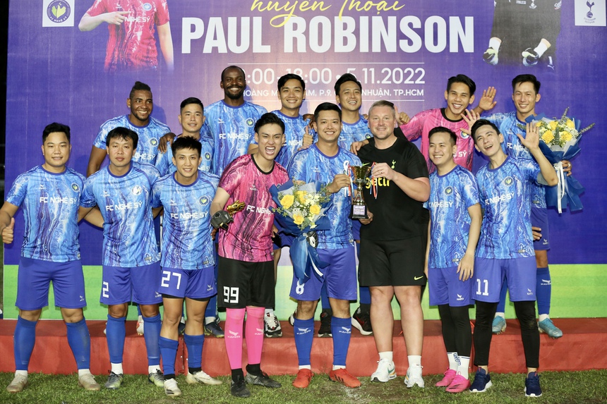 Huyền thoại đội tuyển Anh Paul Robinson ấm áp khi đến Việt Nam - Ảnh 3. Huyền thoại đội tuyển Anh Paul Robinson ấm áp khi đến Việt Nam - Ảnh 3.