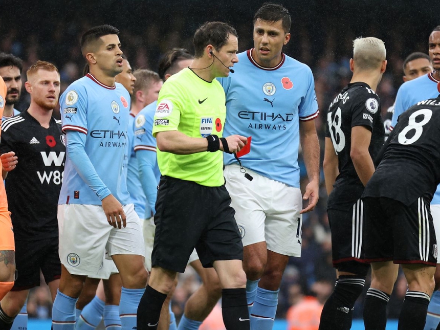 Joao Cancelo bị đuổi khỏi sân khi hiệp một mới chỉ trôi qua một nửa thời gian Joao Cancelo bị đuổi khỏi sân khi hiệp một mới chỉ trôi qua một nửa thời gian