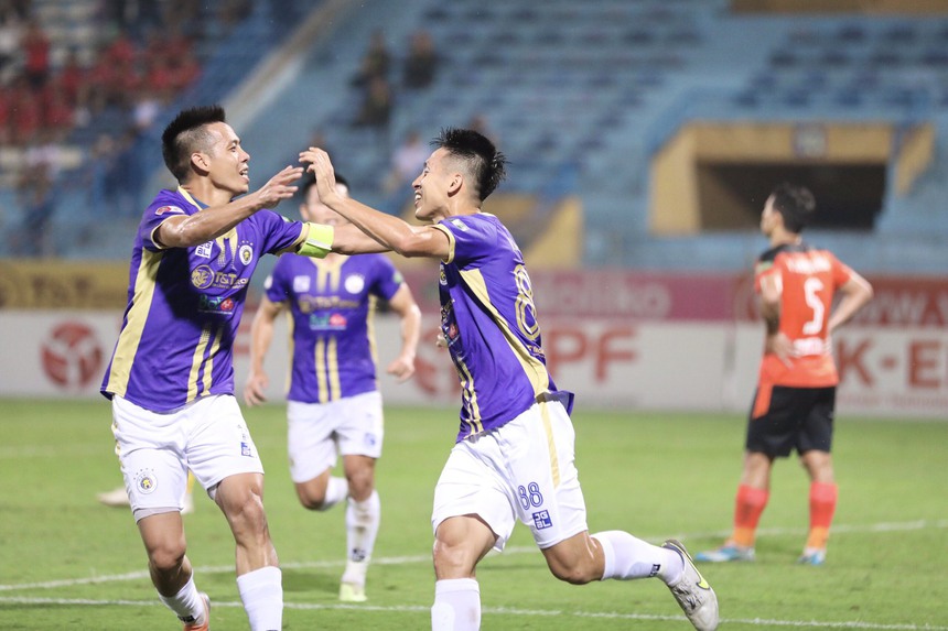 V-League thế cờ tàn - Ảnh 1. V-League thế cờ tàn - Ảnh 1.