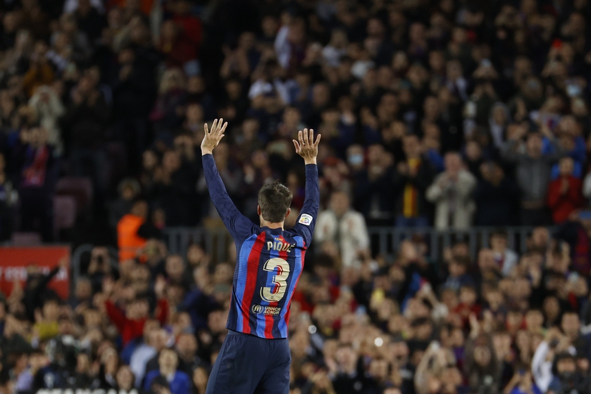 Pique giã từ sân cỏ: Hẹn gặp lại, “Chủ tịch”! - Ảnh 1. Pique giã từ sân cỏ: Hẹn gặp lại, “Chủ tịch”! - Ảnh 1.