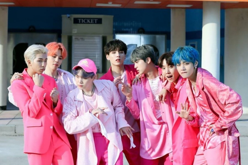 Nhóm nhạc nam BTS đạt kỷ lục mới trên YouTube - Ảnh 2. Nhóm nhạc nam BTS đạt kỷ lục mới trên YouTube - Ảnh 2.