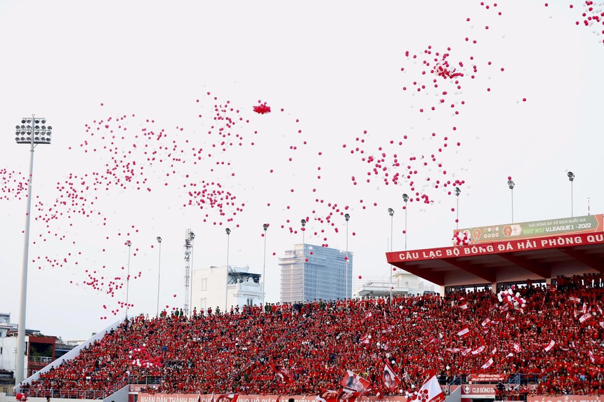V-League cần... "kính chiếu yêu"! - Ảnh 1.