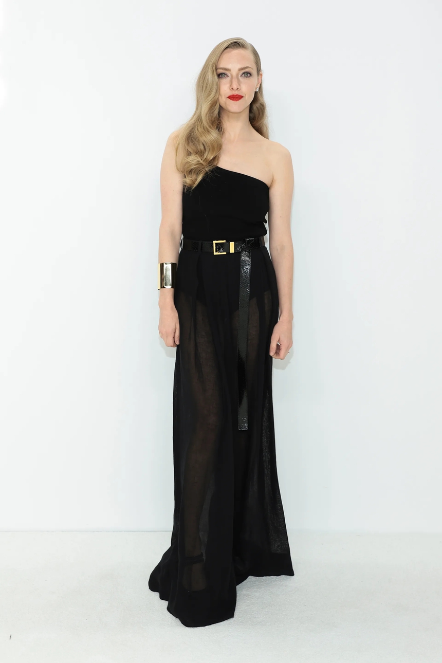 Sự kiện thời trang 'chặt chém': Dàn siêu mẫu đổ bộ, chị em nhà Kardashian có lép vế trước bồ cũ Kanye West? - Ảnh 9.