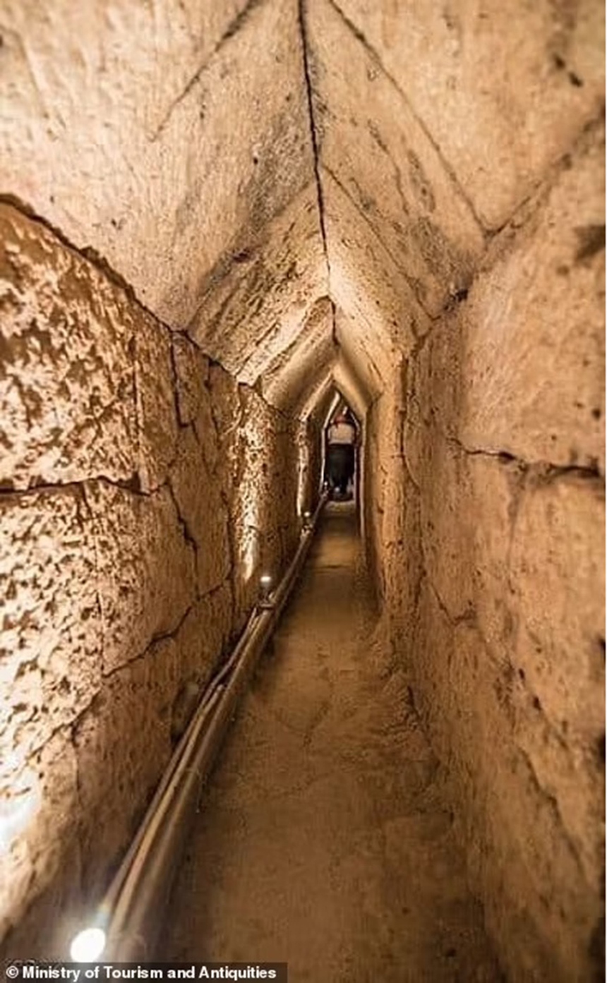 Đã tìm thấy mộ Nữ hoàng Cleopatra? - Ảnh 4.