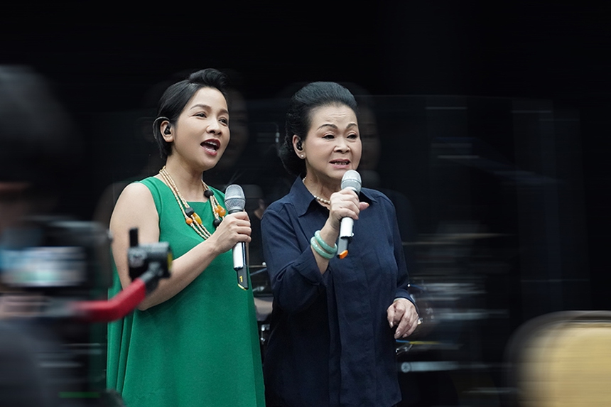 Diva Mỹ Linh không can thiệp vào chuyện yêu của Mỹ Anh - Ảnh 2. Diva Mỹ Linh không can thiệp vào chuyện yêu của Mỹ Anh - Ảnh 2.