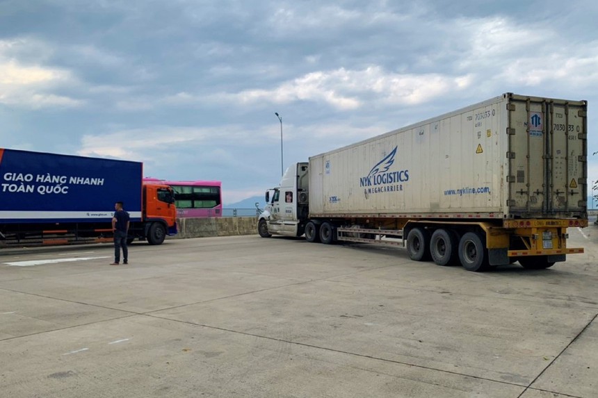 Vụ lái xe container chặn ngang cao tốc Đà Nẵng-Quảng Ngãi: Xem xét xử lý hình sự - Ảnh 1.